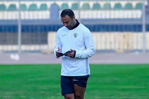 قبل مواجهة كايزر تشيفز.. محاضرة فيديو من عبد الرؤوف للاعبي الزمالك